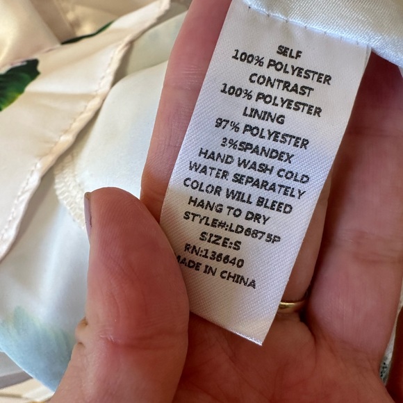 L’Atiste women Floral Embellished Midi Dress with sequin details small - Picture 8 of 8